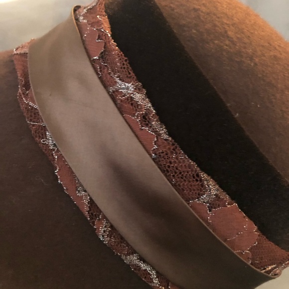 BETMAR New York logo.Chocolate brown vintageBowler Hat.Preowned good condition. - Picture 6 of 8